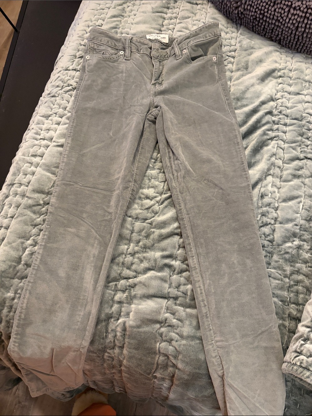 Lucky Brand light moss Green velvet Women's Straight-Leg Jeans, size 4, stretchy